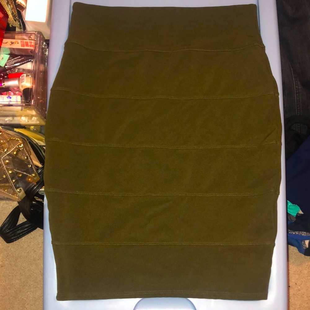 Cute Olive green, ribbed, high waisted midi skirt. Professional wear.